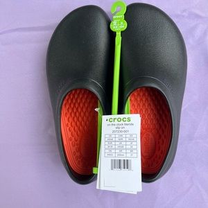 Crocs -  Black - Unisex -Men’s 6 / Women’s 8